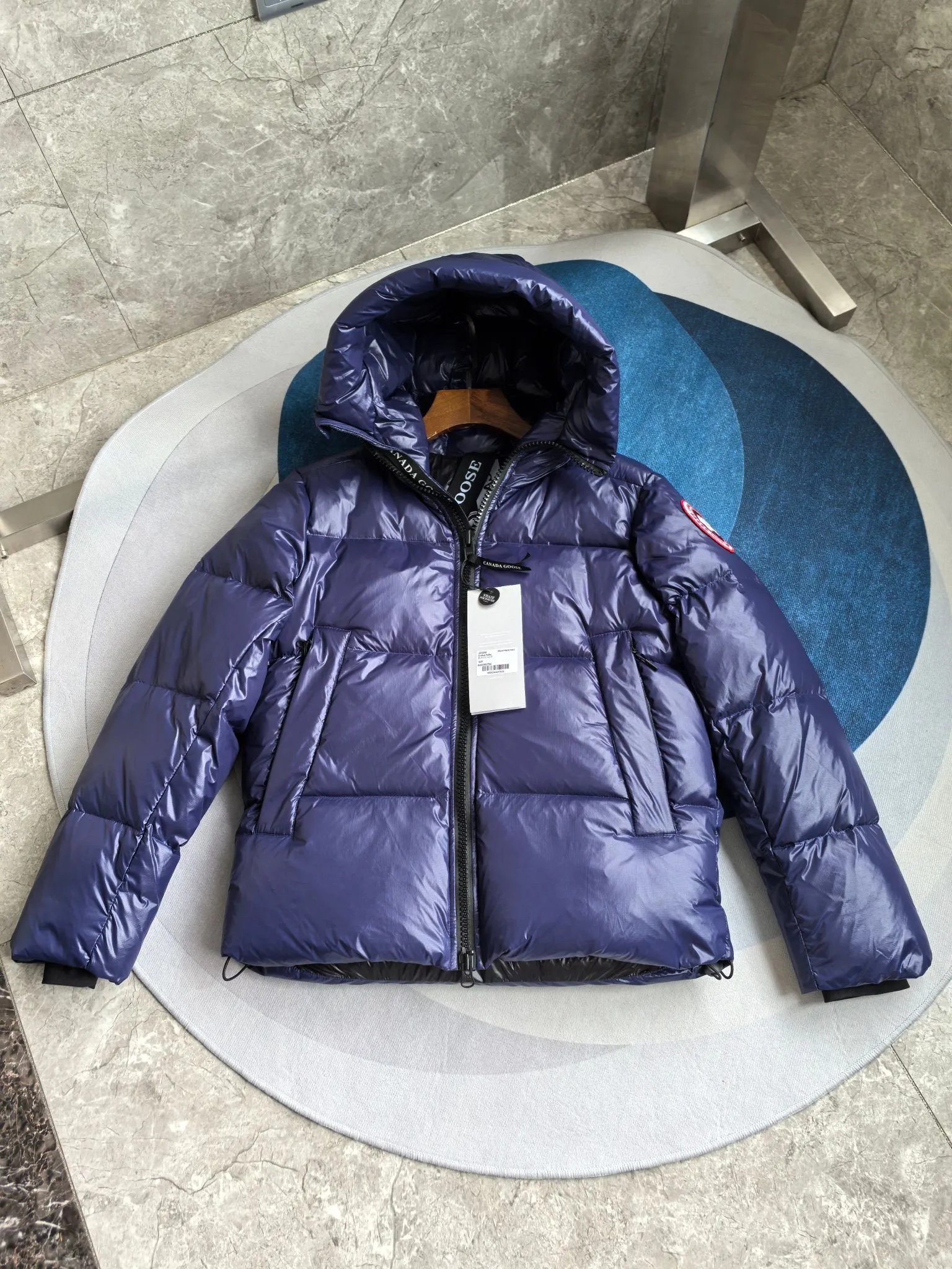P760 2252M Crofton Puffer Unisex Jacket Down Jacket. Color: dark blue with red label. Size: S M L XL XXL.